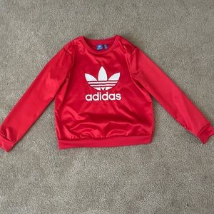 Adidas sweatshirt. Size Medium. Can be worn as an oversized look.
